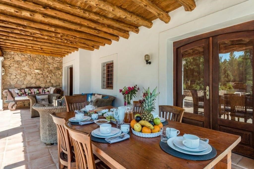 resa estates finca for sale santa gertrudis 2022 ibiza dining area.jpg